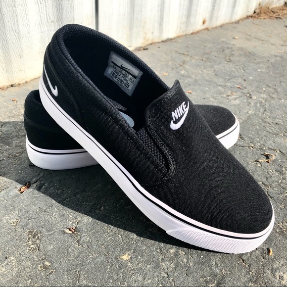 ❌❌SOLD❌❌Brand New Nike Logo Slip-on Sneakers - Picture 1 of 6